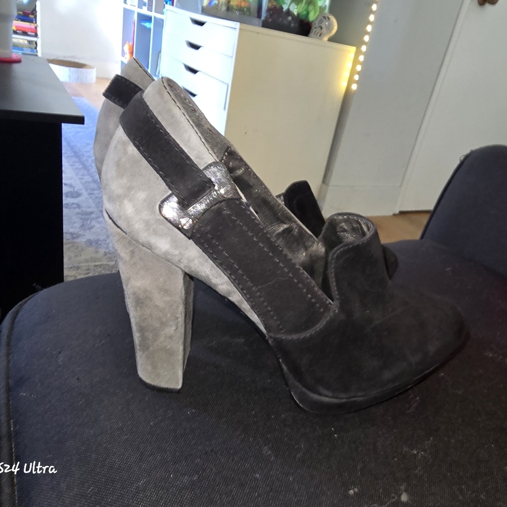 Black and Gray Suede Block Heel Slingback Pumps By Calvin Klein Size 8.5 - Picture 5 of 6